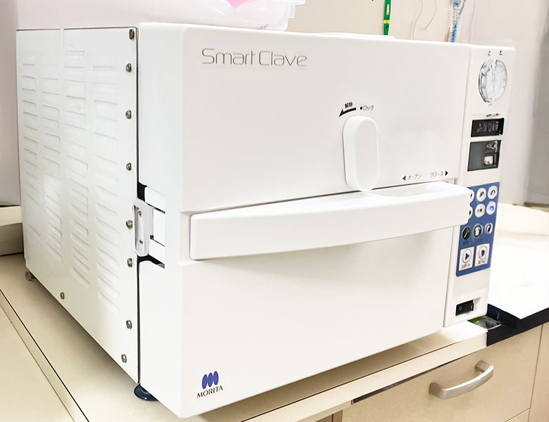 八千代緑が丘駅より徒歩1分の歯医者、公園都市プラザわかば歯科の高圧蒸気滅菌器