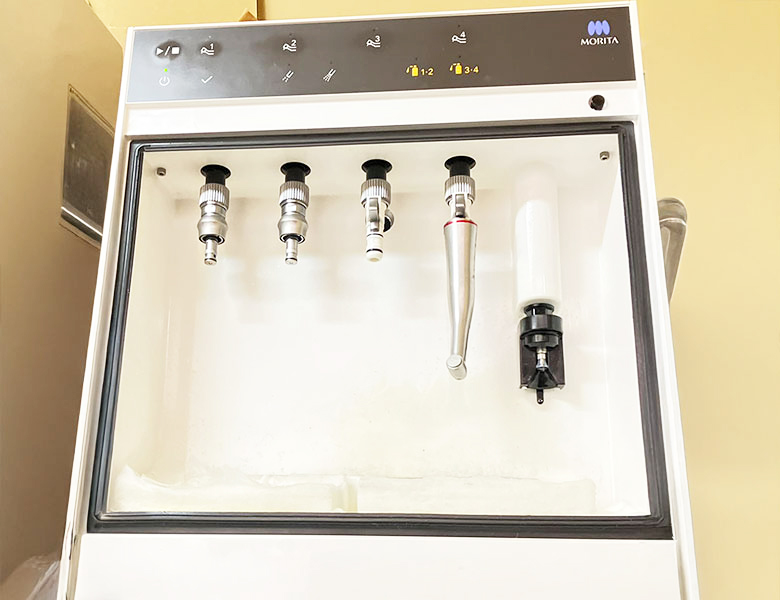 八千代緑が丘駅より徒歩1分の歯医者、公園都市プラザわかば歯科のハンドピース専用滅菌器