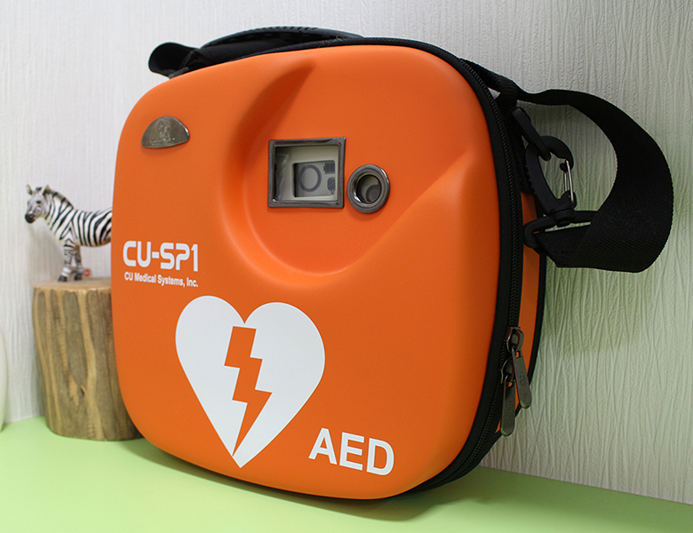 八千代緑が丘駅より徒歩1分の歯医者、公園都市プラザわかば歯科のAED