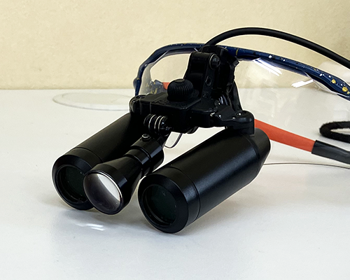 千葉県茂原市の歯医者、たけ歯科クリニックの高倍率歯科用ルーペ